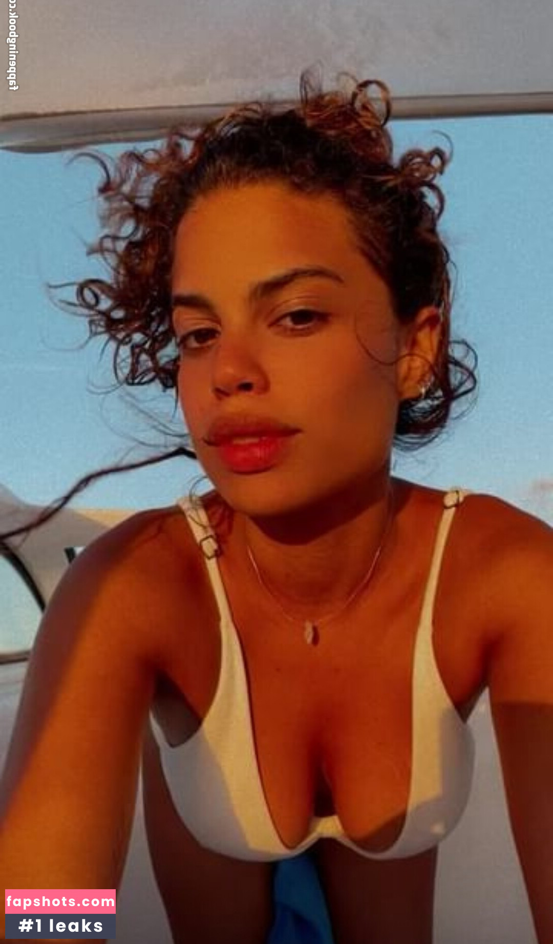 Clara Buarque nude babe gallery