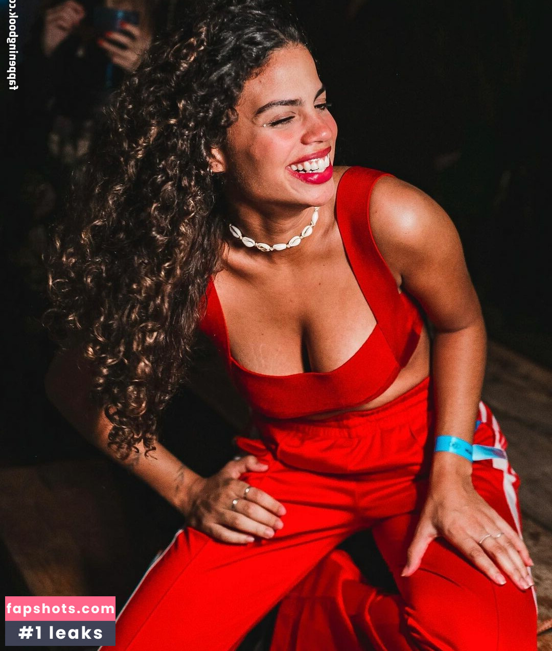 Clara Buarque gallery photo #4