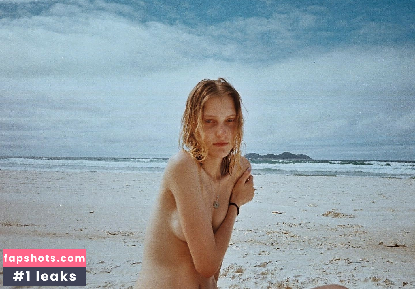 Clara Etcheverry nude babe gallery