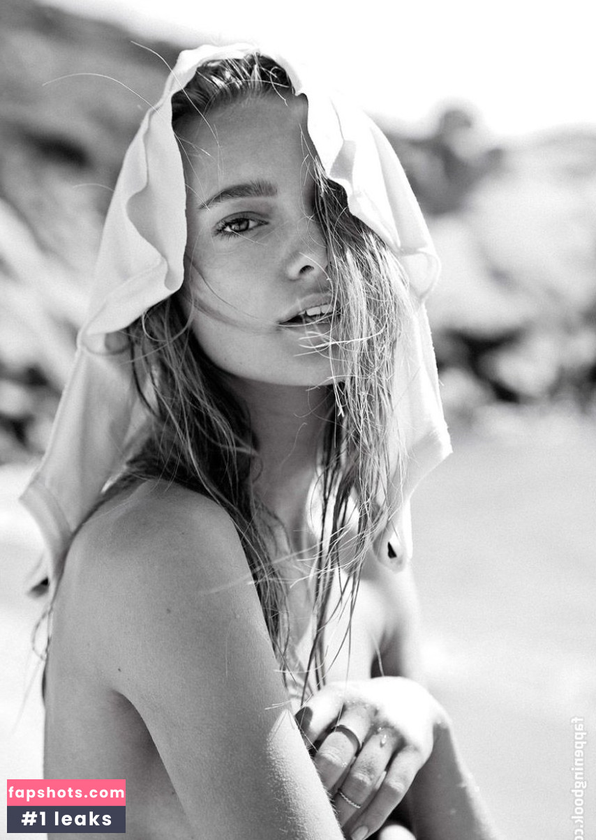 Clara Rosager gallery photo #26