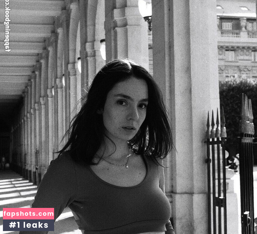 Clararunaway gallery photo #12