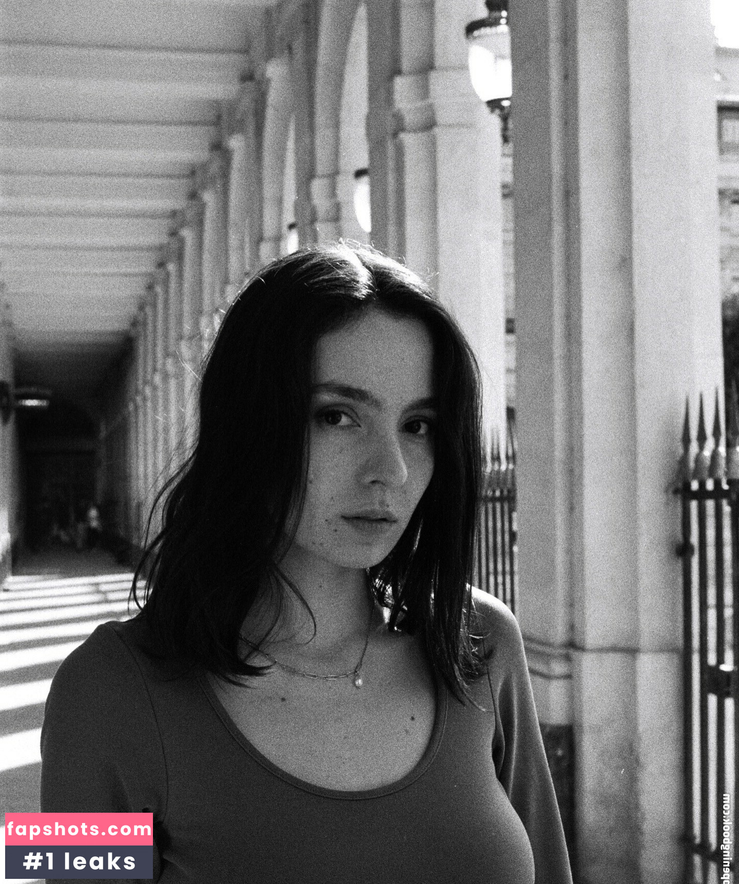 Clararunaway gallery photo #4