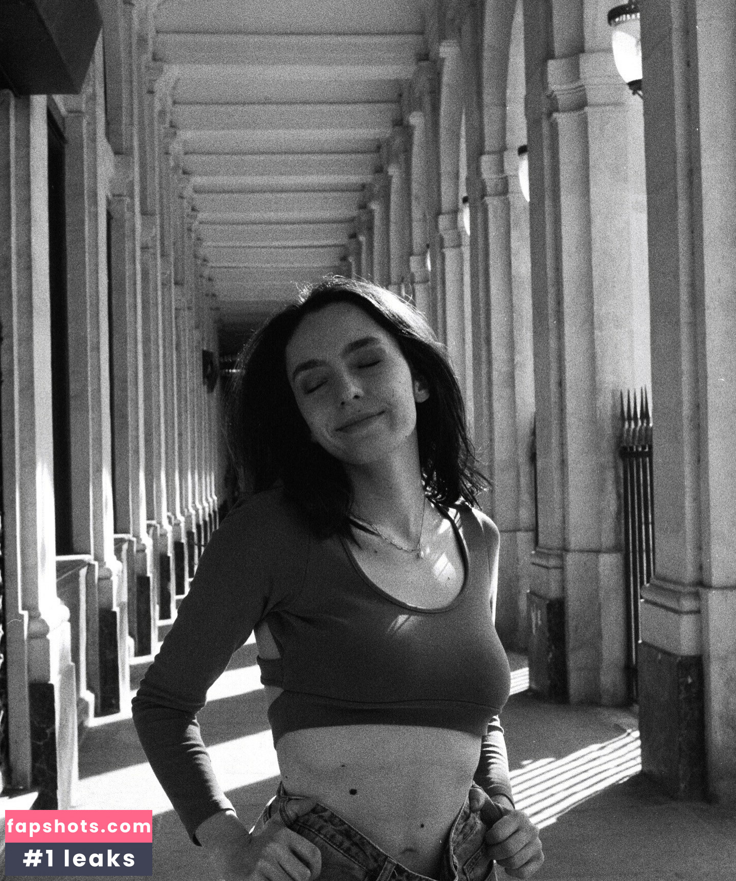 Clararunaway gallery photo #8