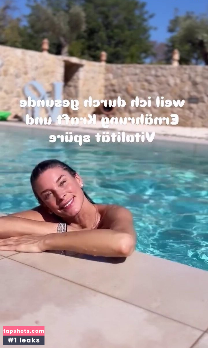 Claudelle Deckert gallery photo #16