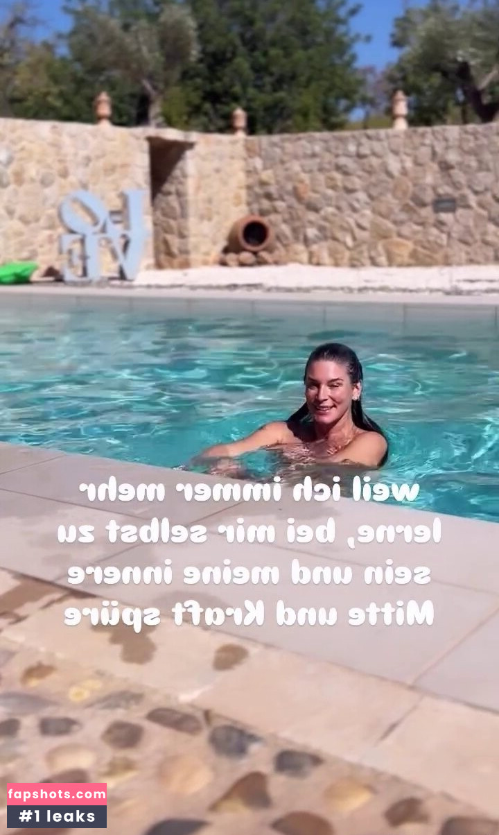 Claudelle Deckert gallery photo #17