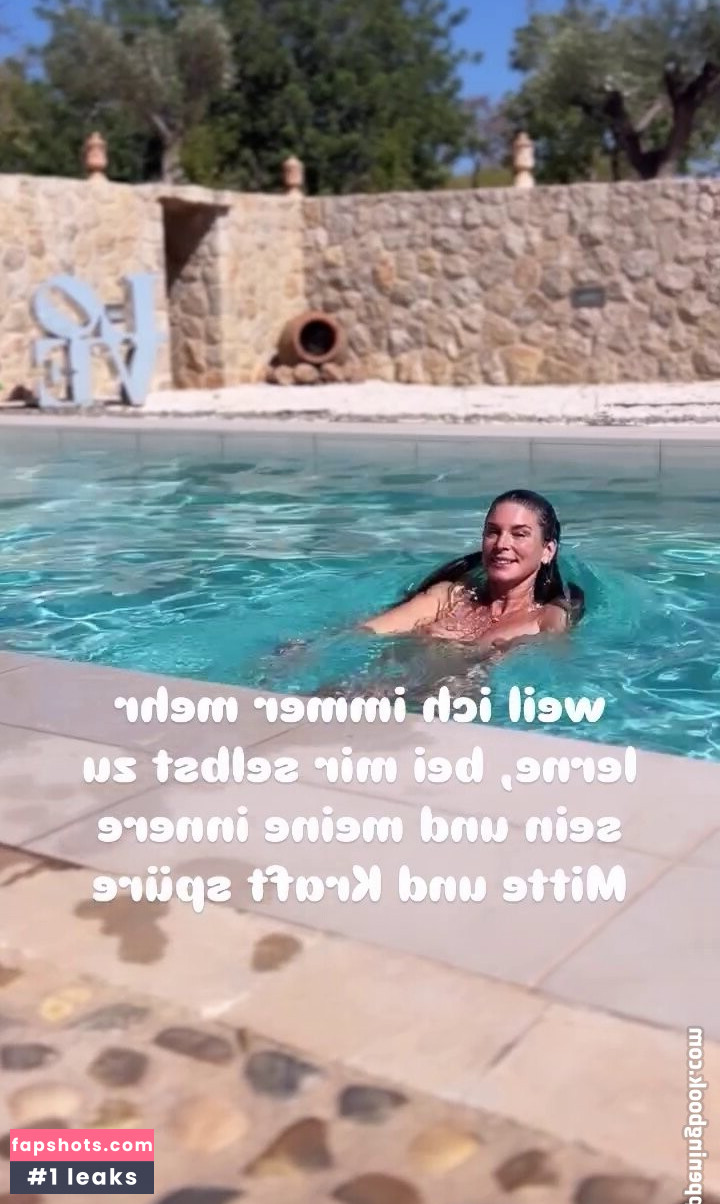 Claudelle Deckert gallery photo #18