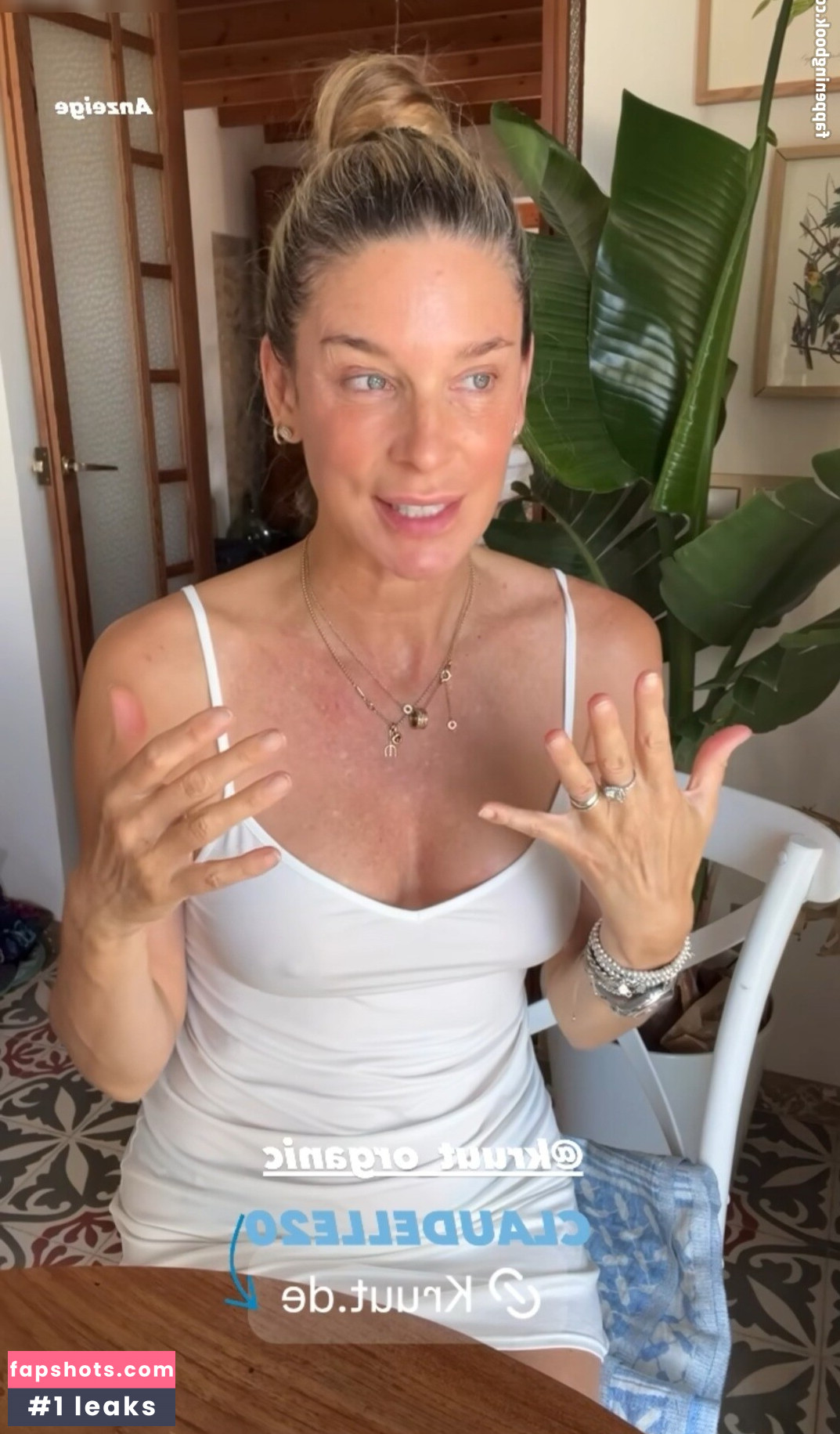 Claudelle Deckert gallery photo #21