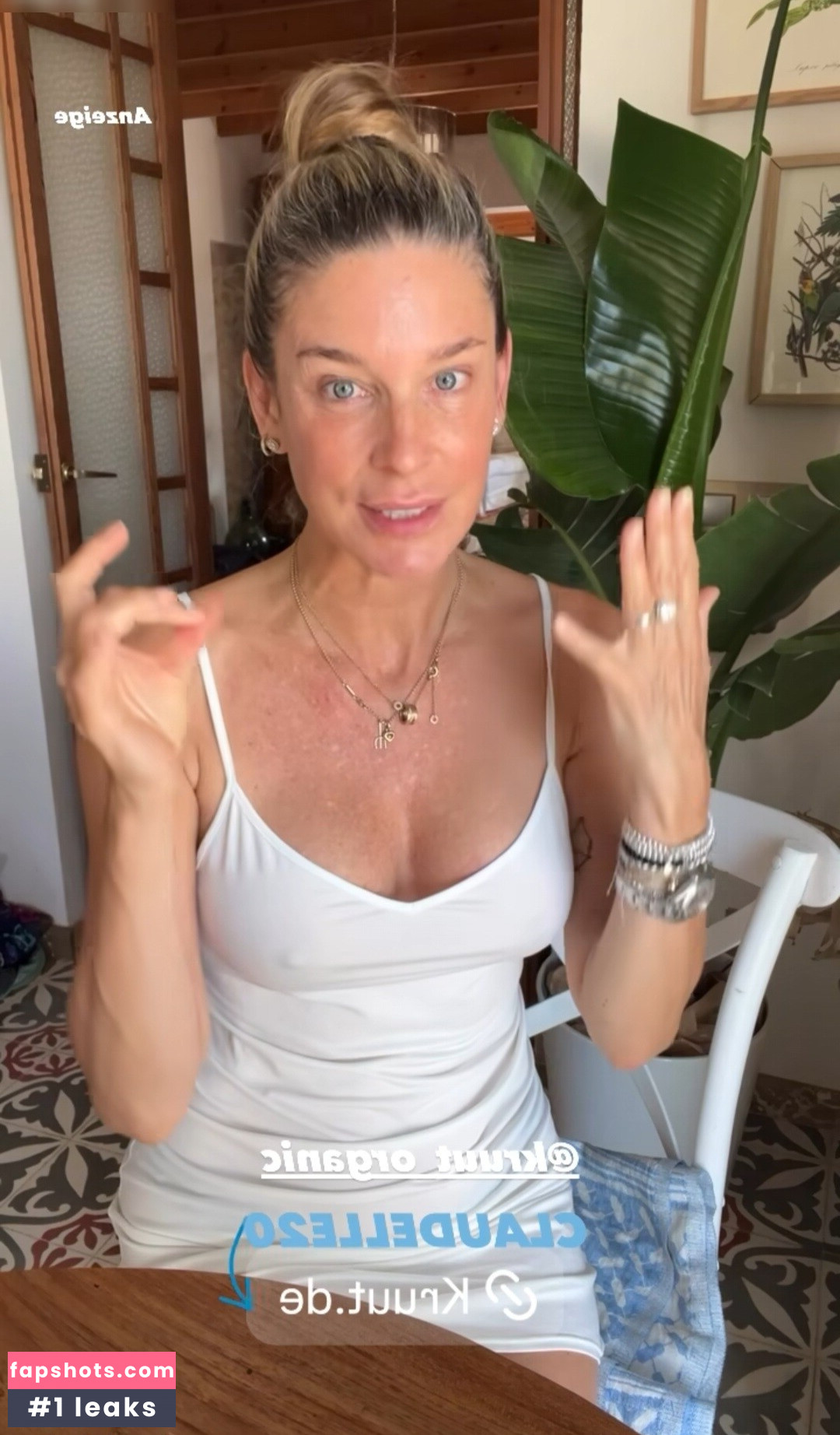 Claudelle Deckert gallery photo #23