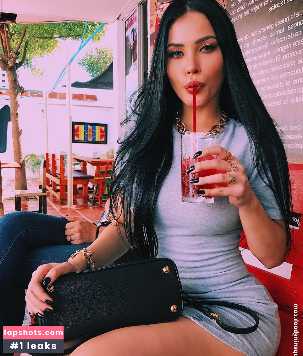 Claudia Alende gallery photo #164