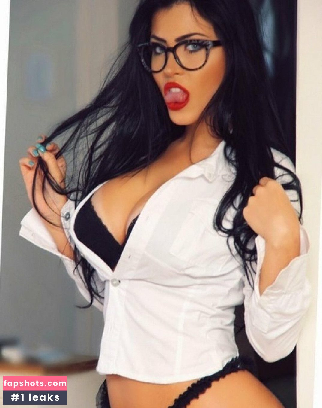 Claudia Alende gallery photo #29