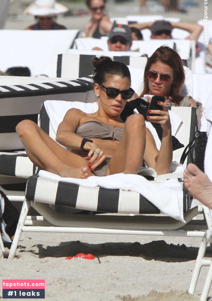 Claudia Galanti gallery photo #18