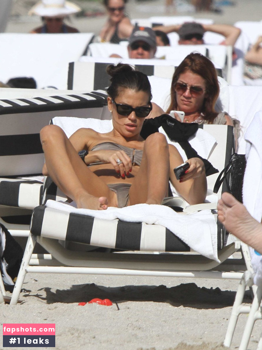 Claudia Galanti gallery photo #20