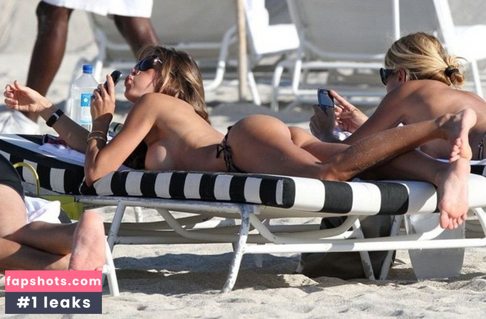 Claudia Galanti gallery photo #46