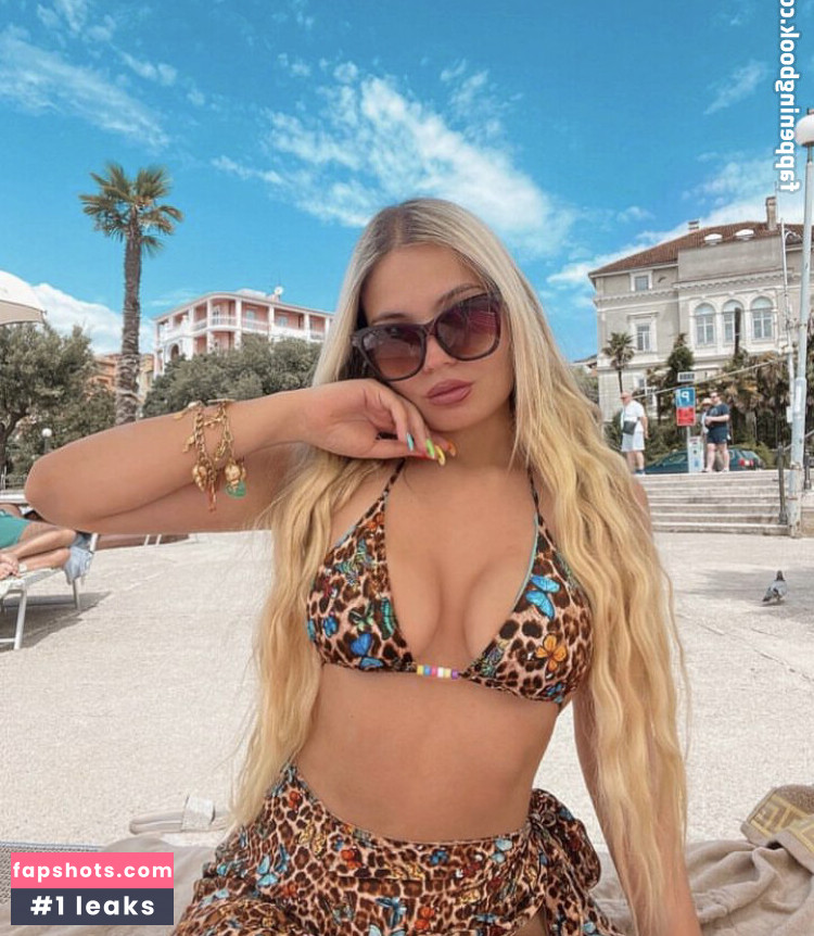 Claudia Markovic gallery photo #17