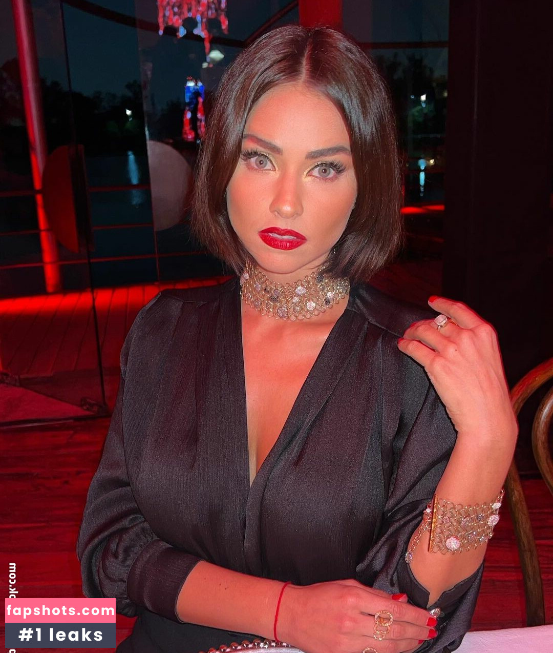 Claudia Martin gallery photo #3