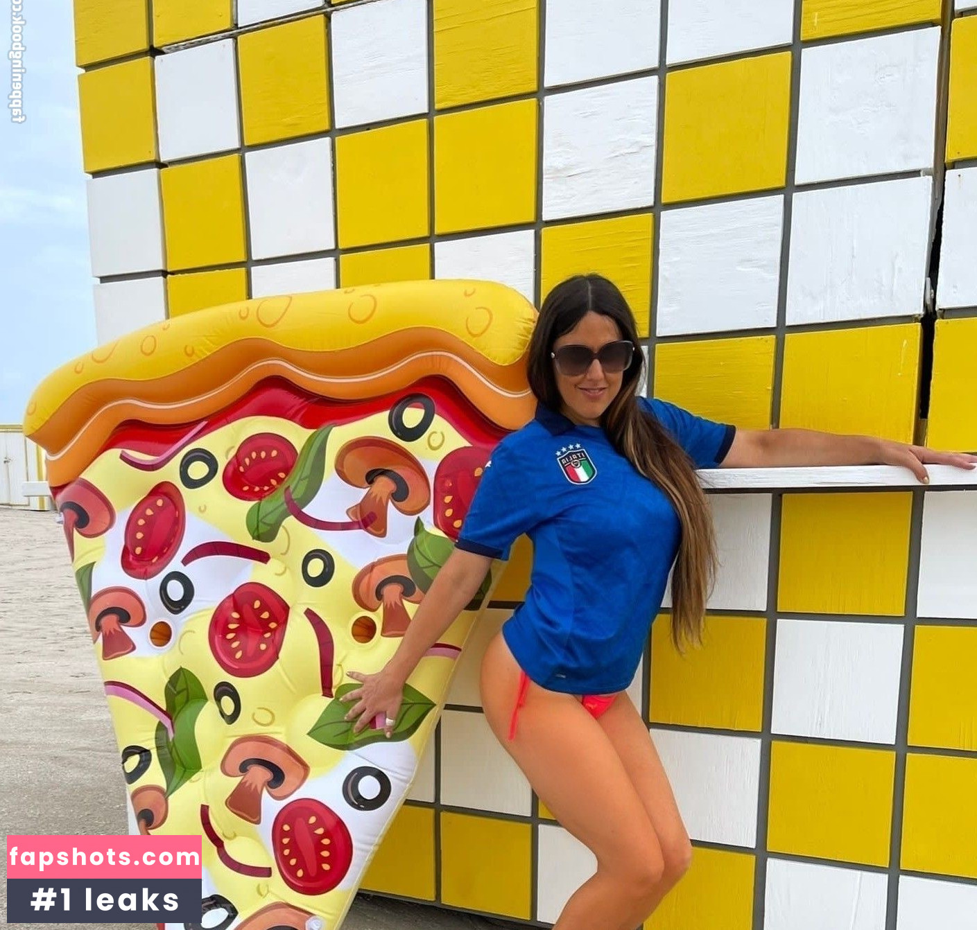 Claudia Romani gallery photo #339