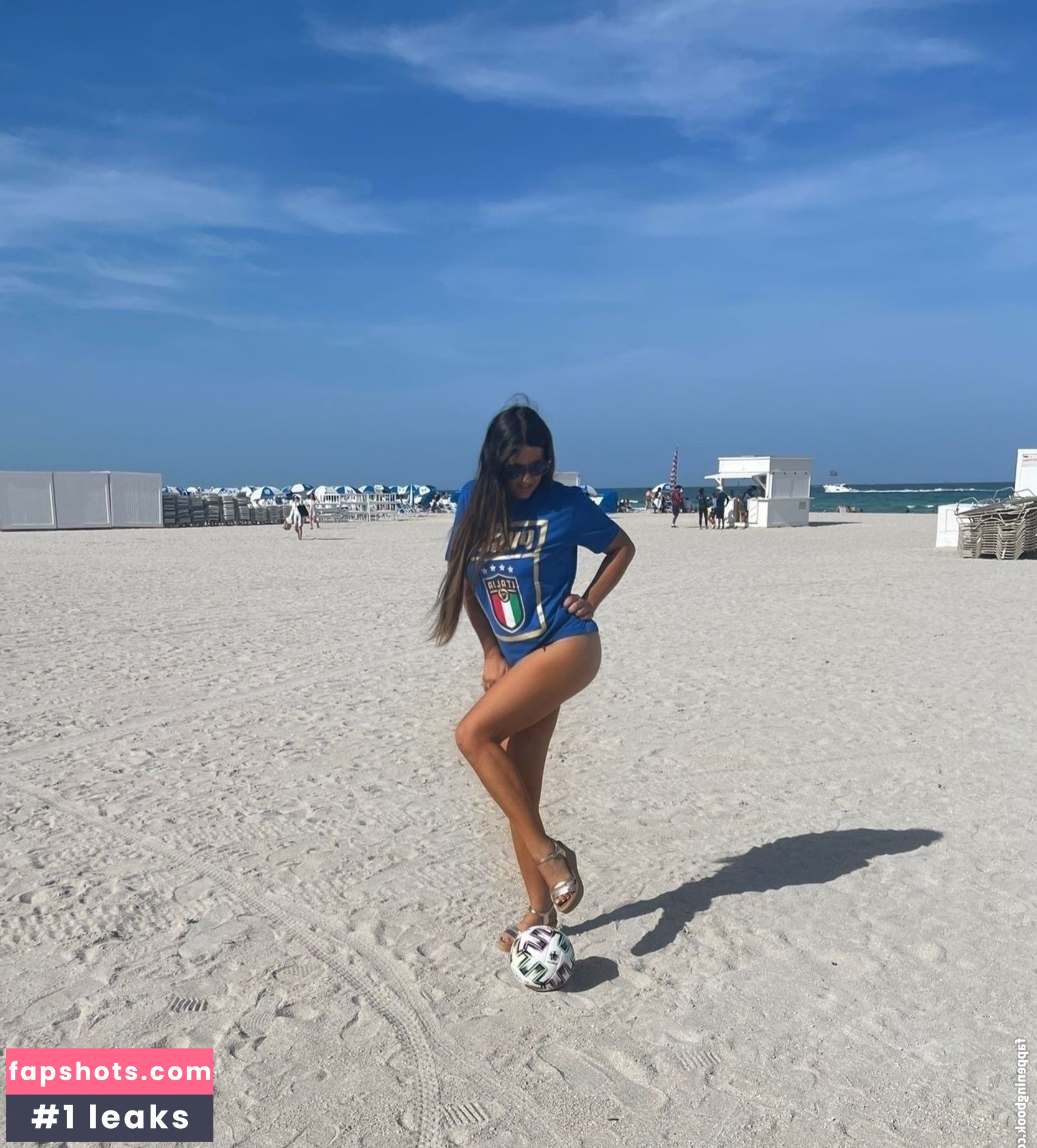 Claudia Romani gallery photo #343