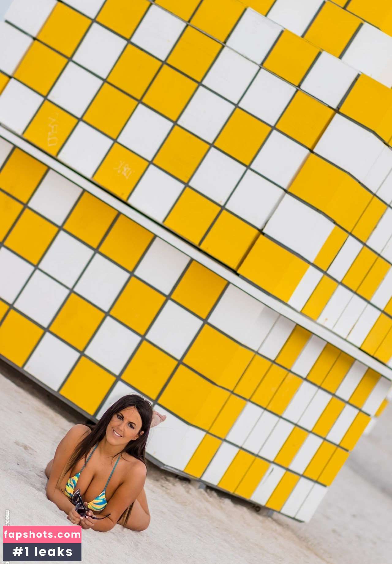 Claudia Romani gallery photo #573