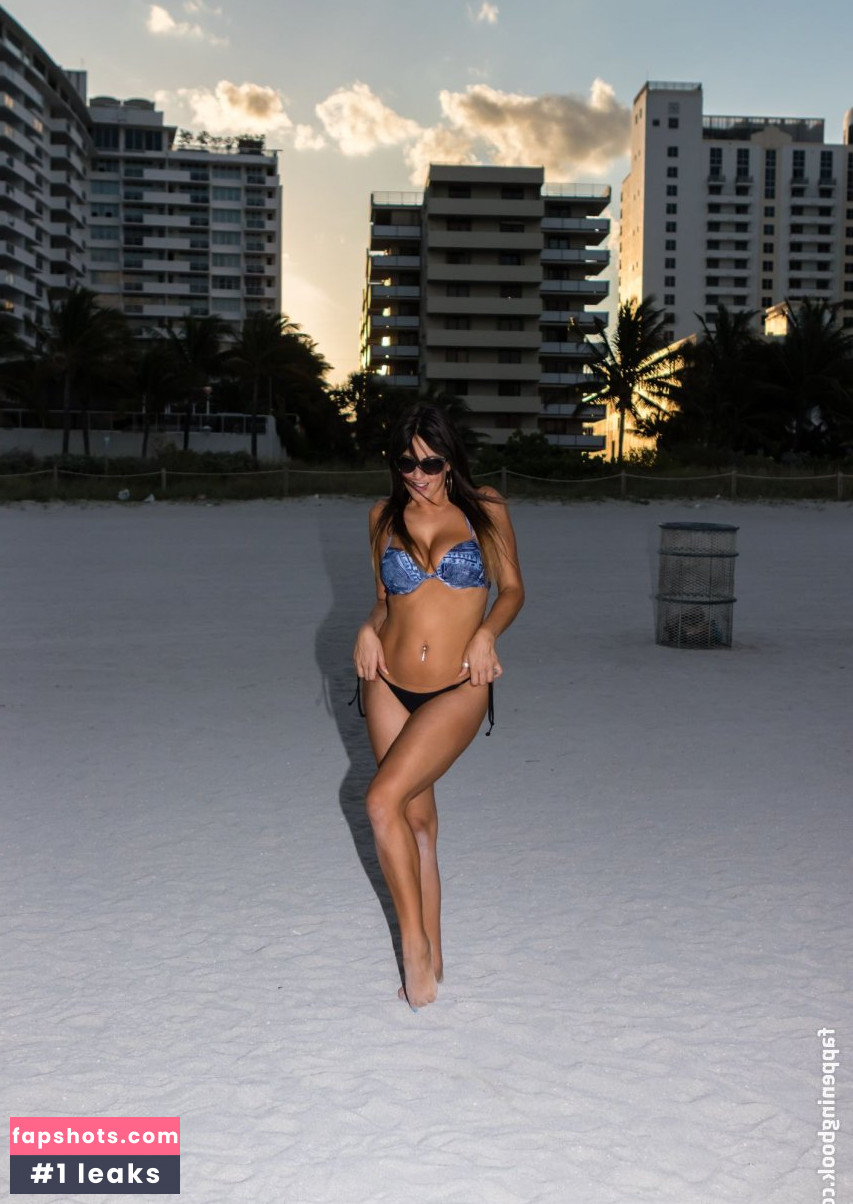 Claudia Romani gallery photo #748
