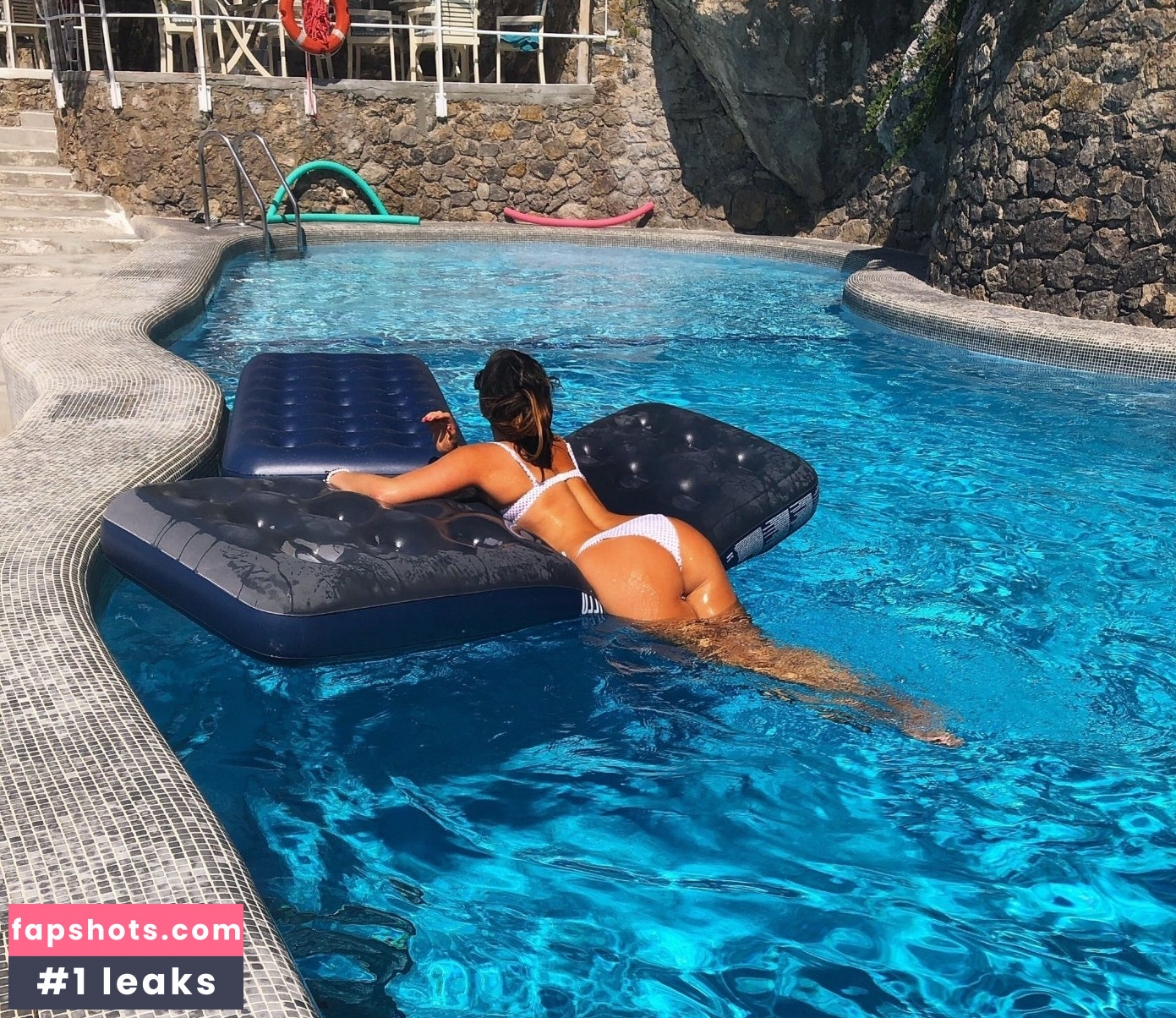 Claudia Romani gallery photo #949