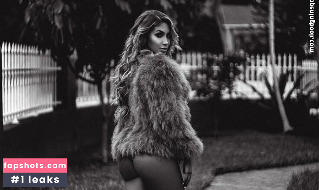 Claudia Sampedro gallery photo #11