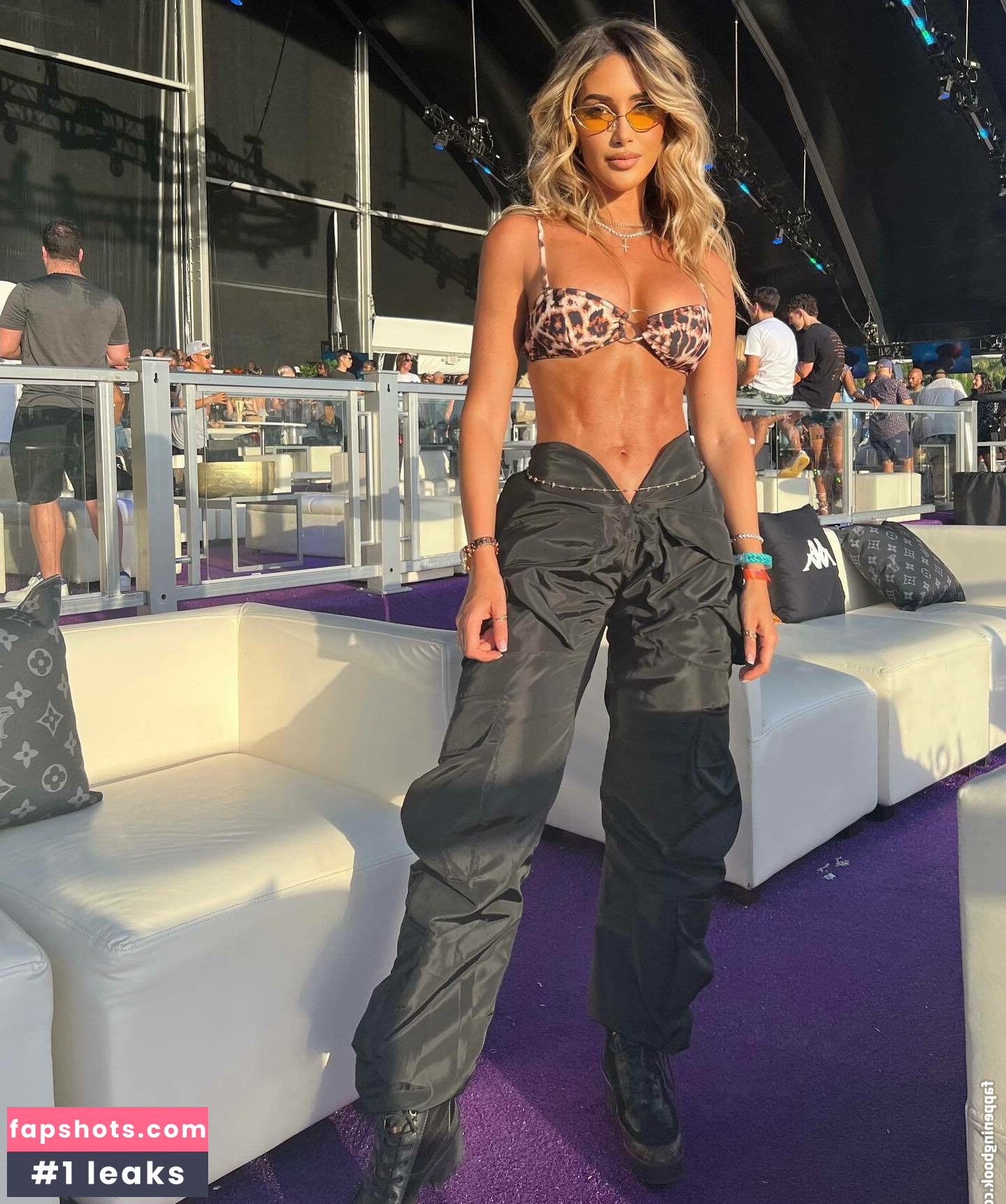 Claudia Sampedro gallery photo #8