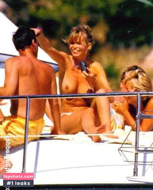 Claudia Schiffer gallery photo #158