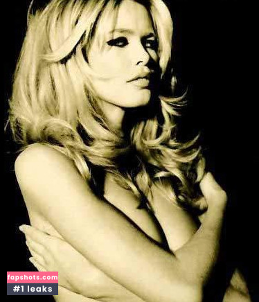 Claudia Schiffer gallery photo #163