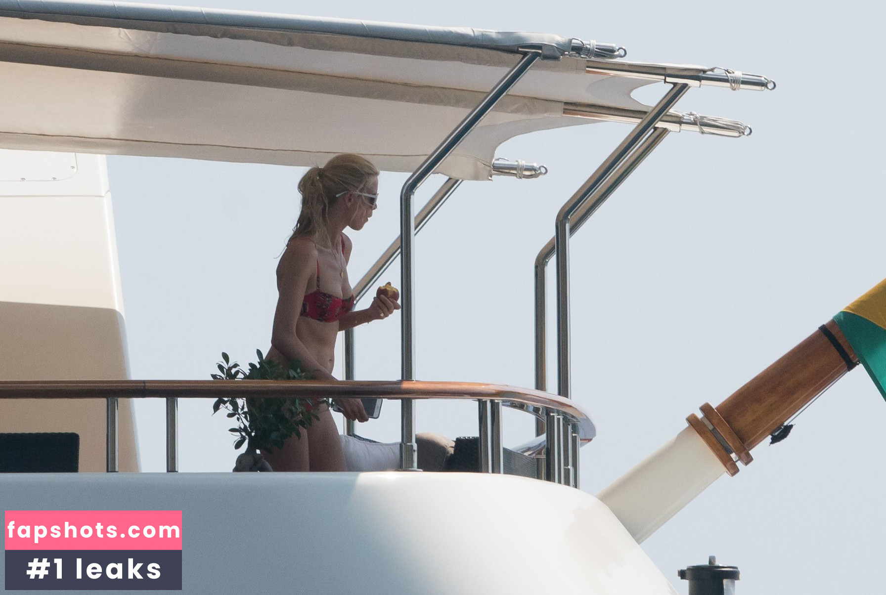 Claudia Schiffer gallery photo #193