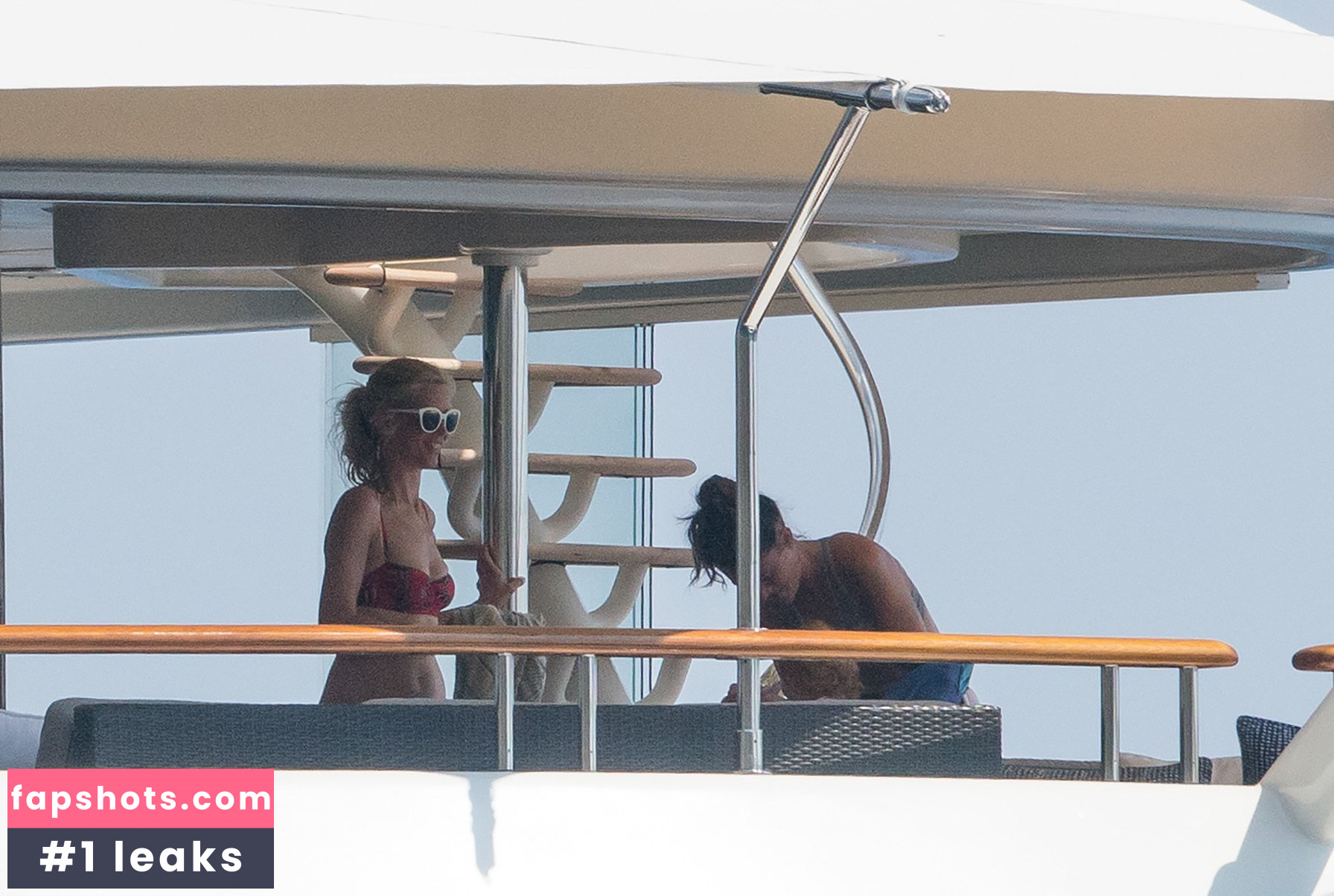 Claudia Schiffer gallery photo #194