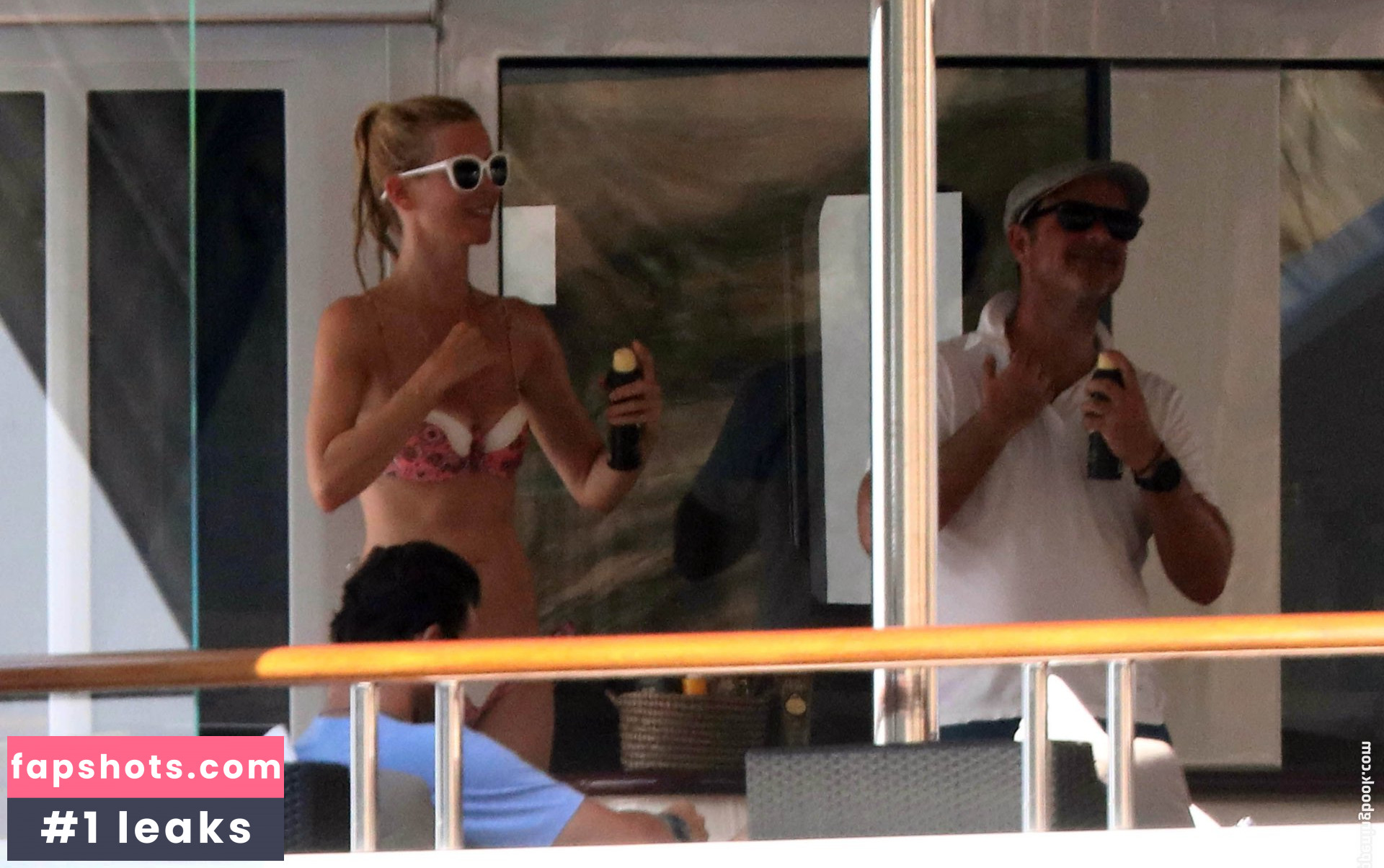 Claudia Schiffer gallery photo #197