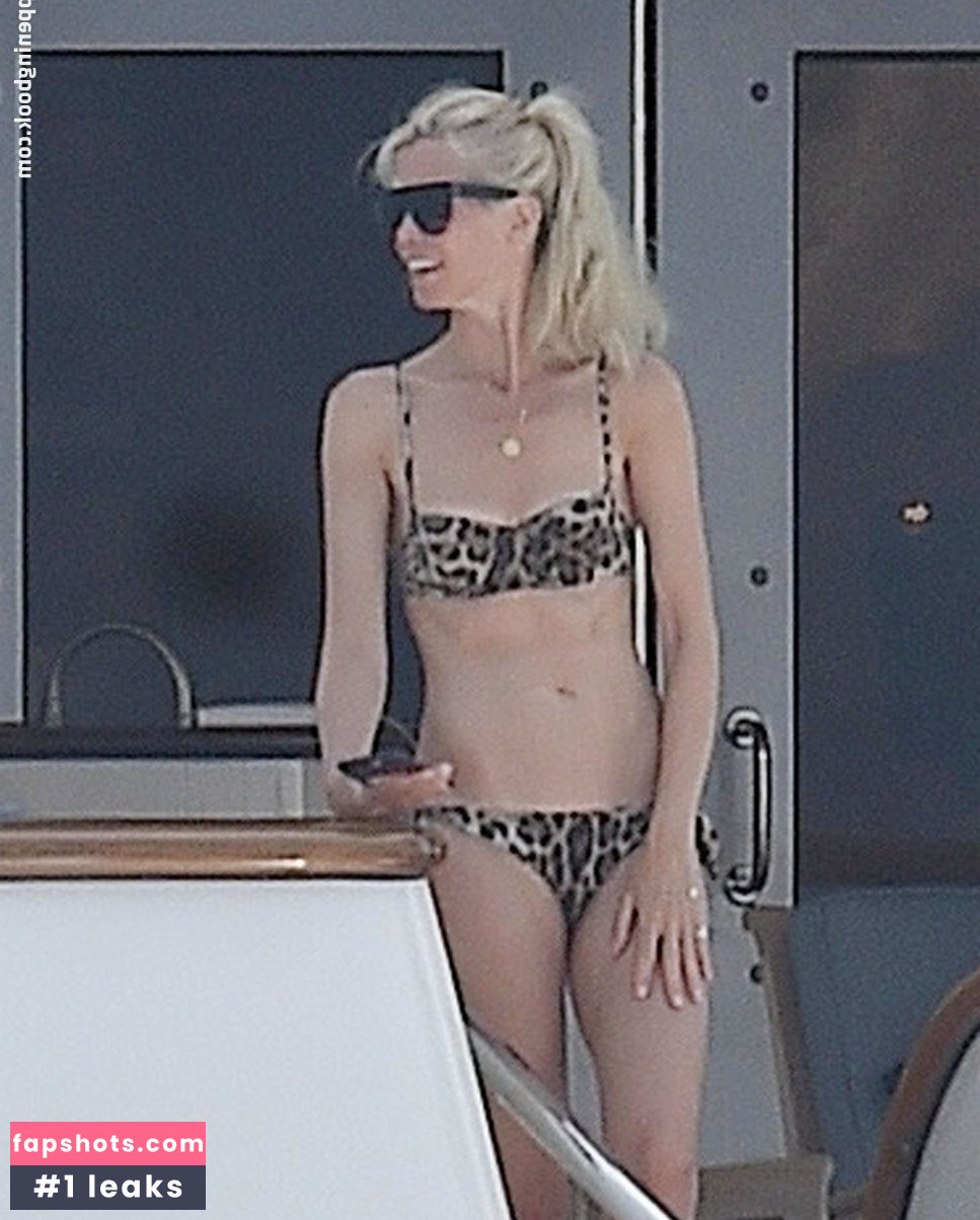 Claudia Schiffer gallery photo #202
