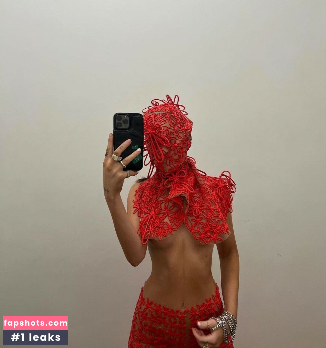 Claudia Valentina gallery photo #13