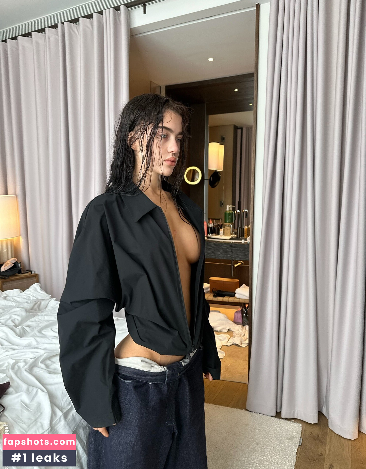 Claudia Valentina gallery photo #4