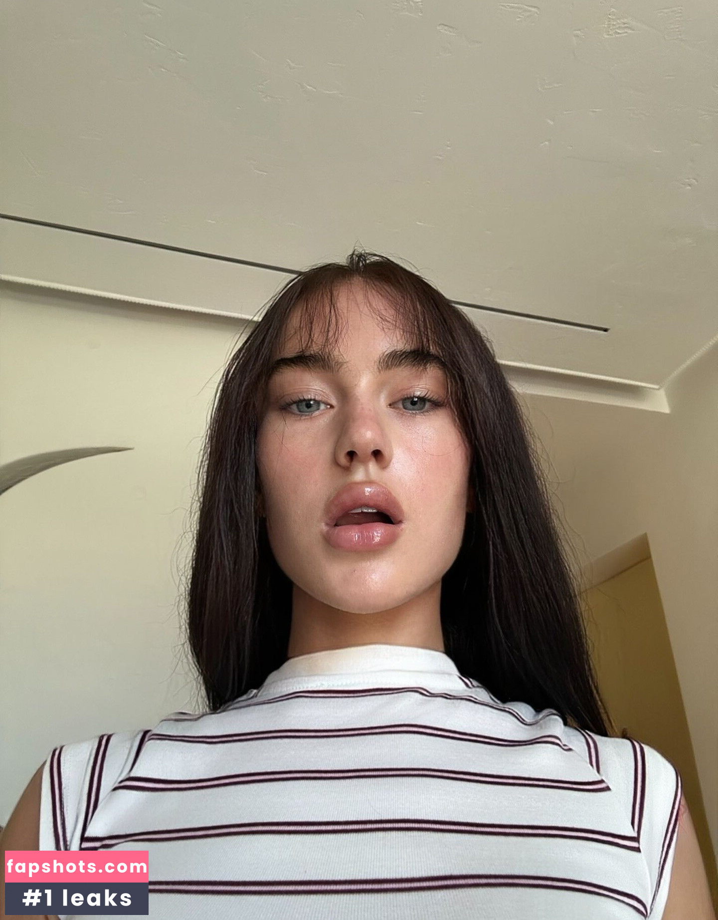 Claudia Valentina gallery photo #5