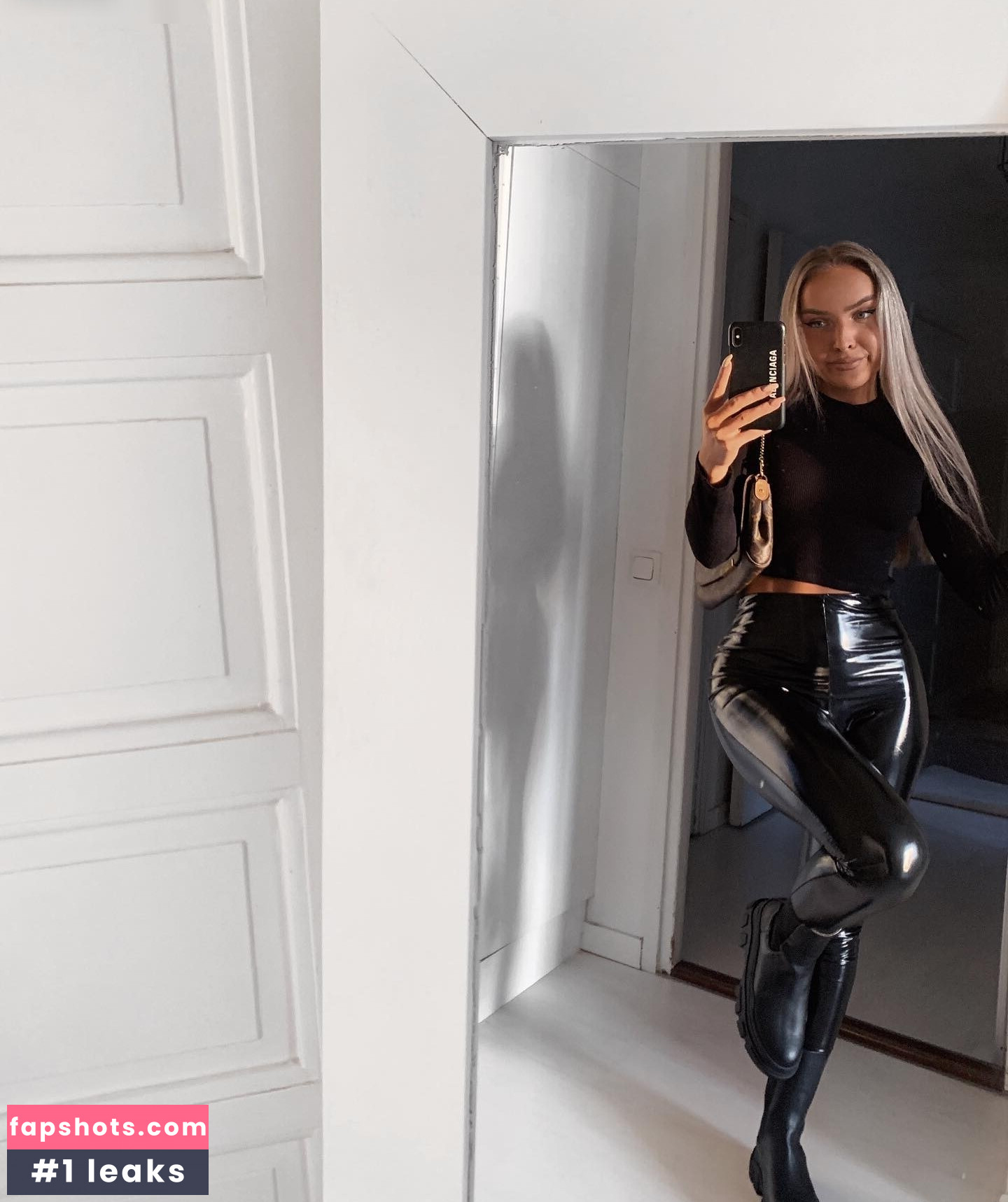 Claudiaisabella gallery photo #15