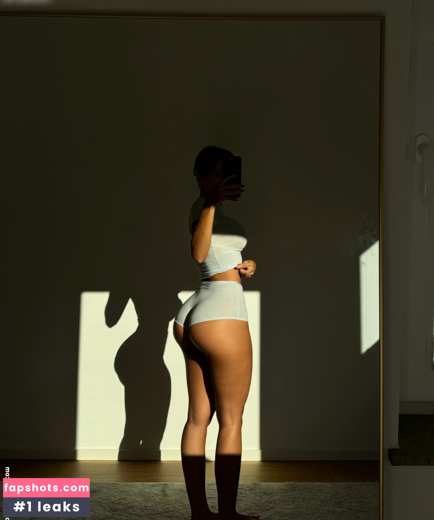 Claudiaisabella gallery photo #3