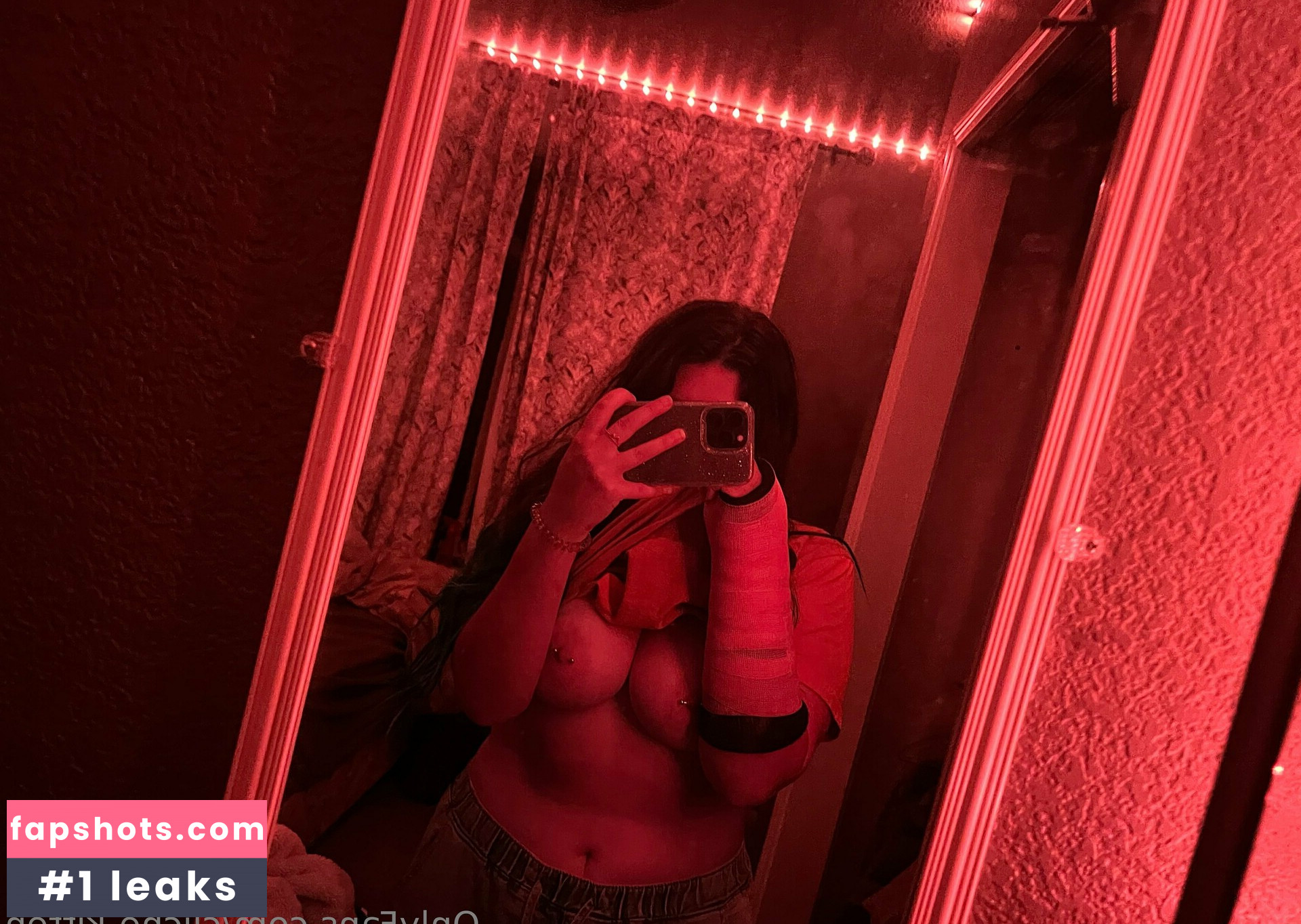 cliche-kitten nude babe gallery