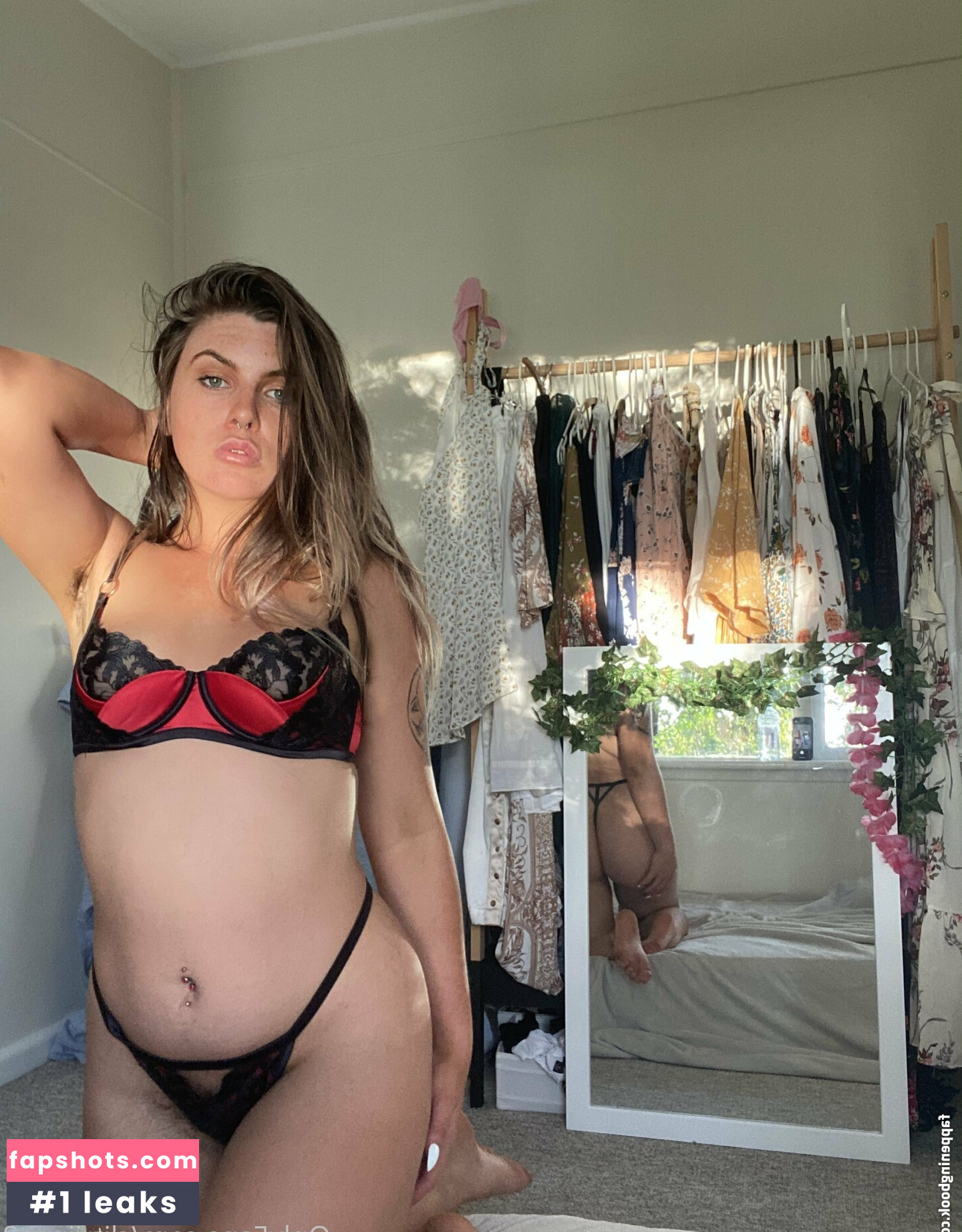 clitriinee2 gallery photo #2