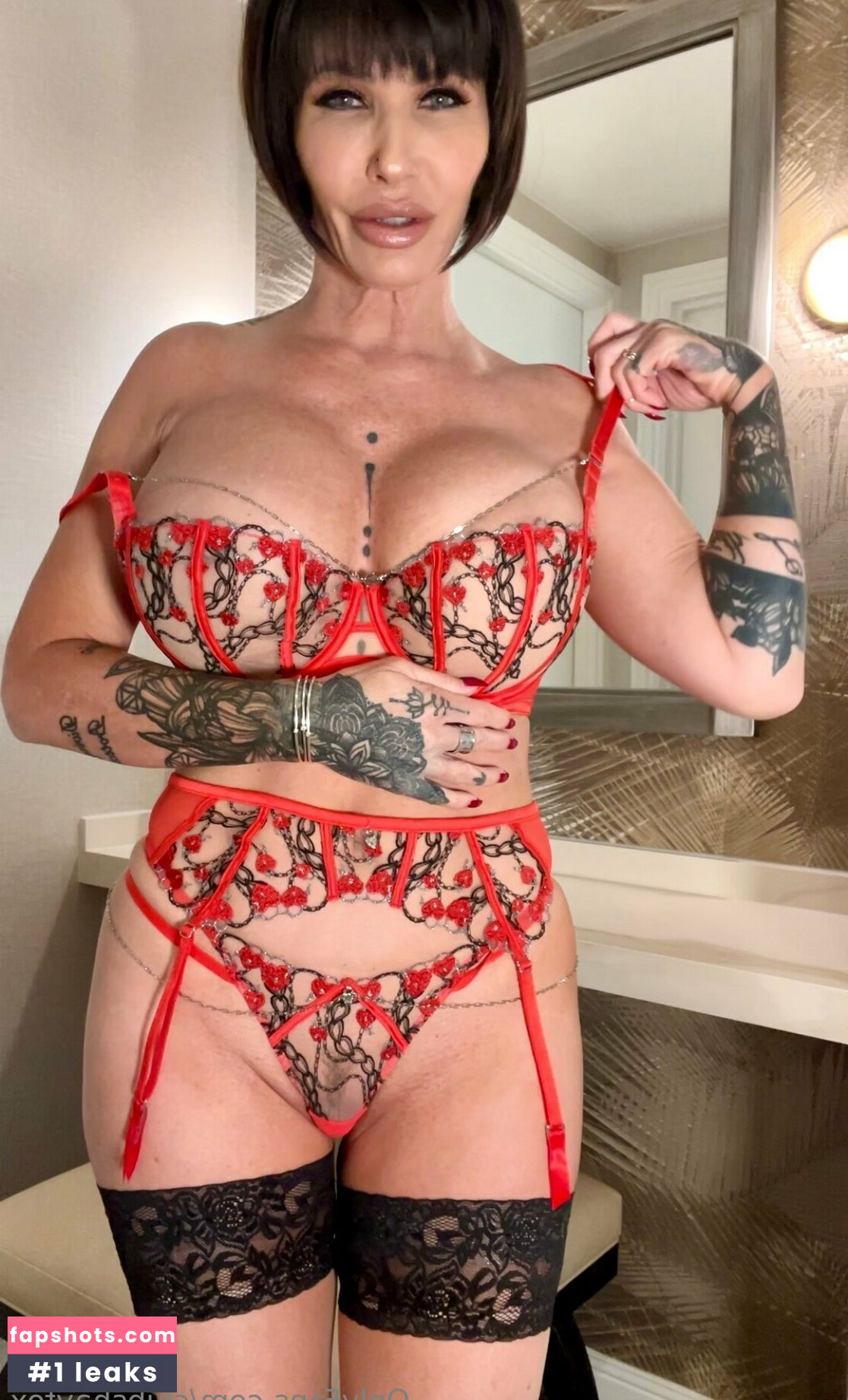 clubshayfox nude babe gallery