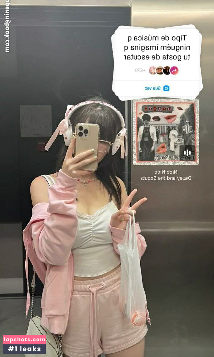 Comunivia nude babe gallery