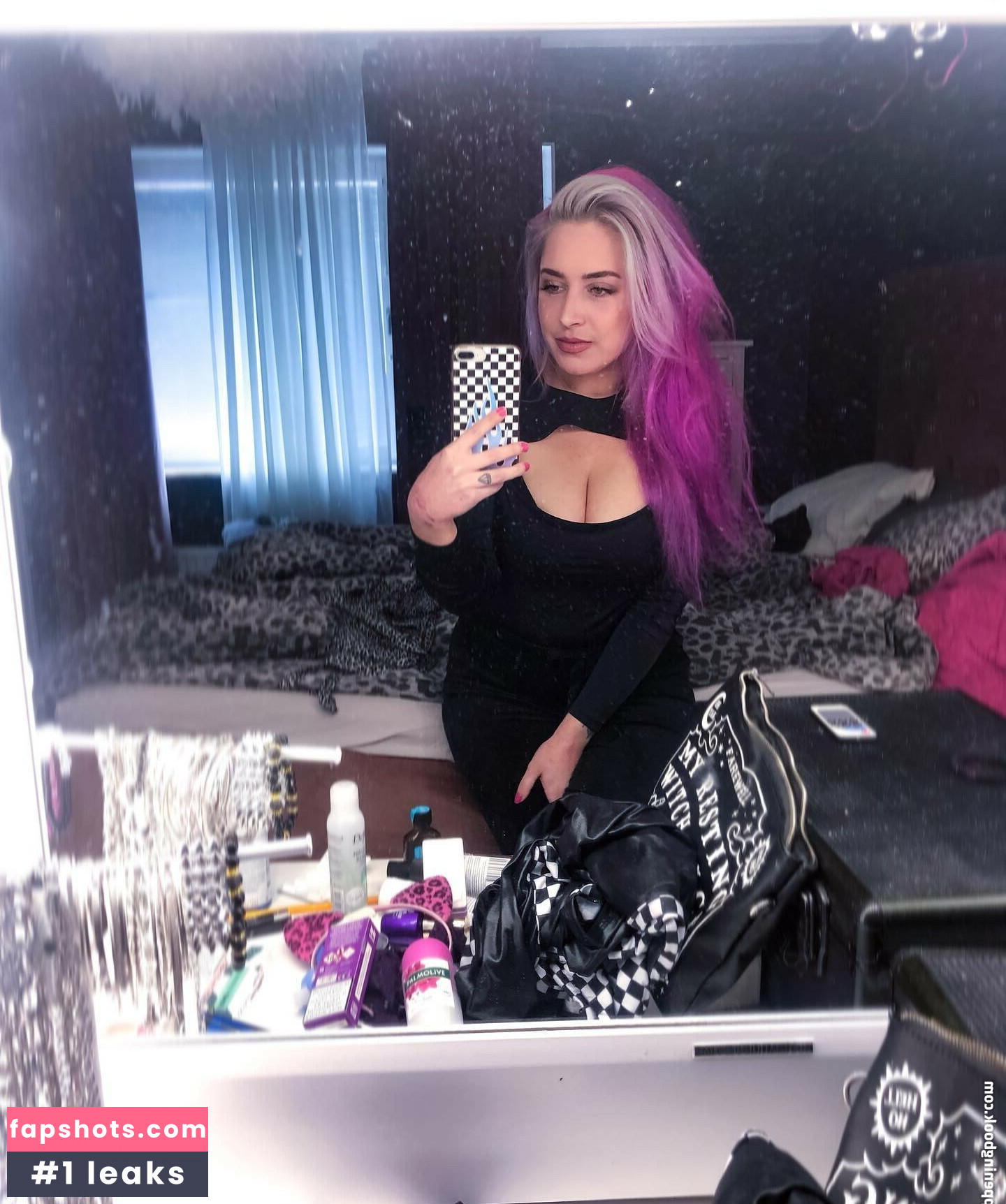 Copycatish nude babe gallery