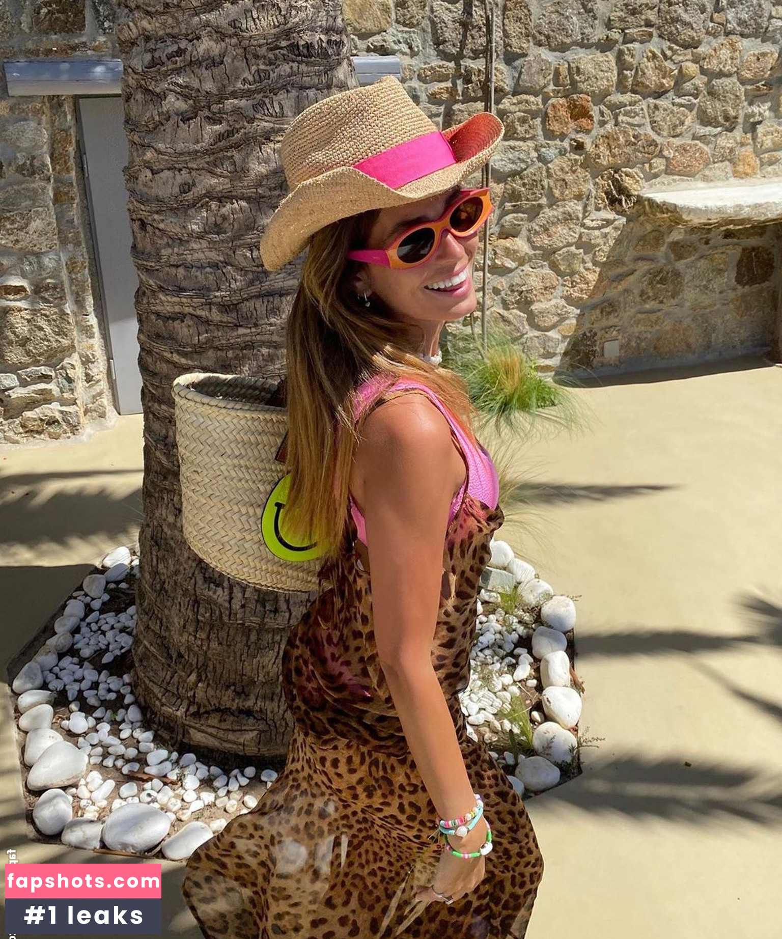 Coral Simanovich gallery photo #30