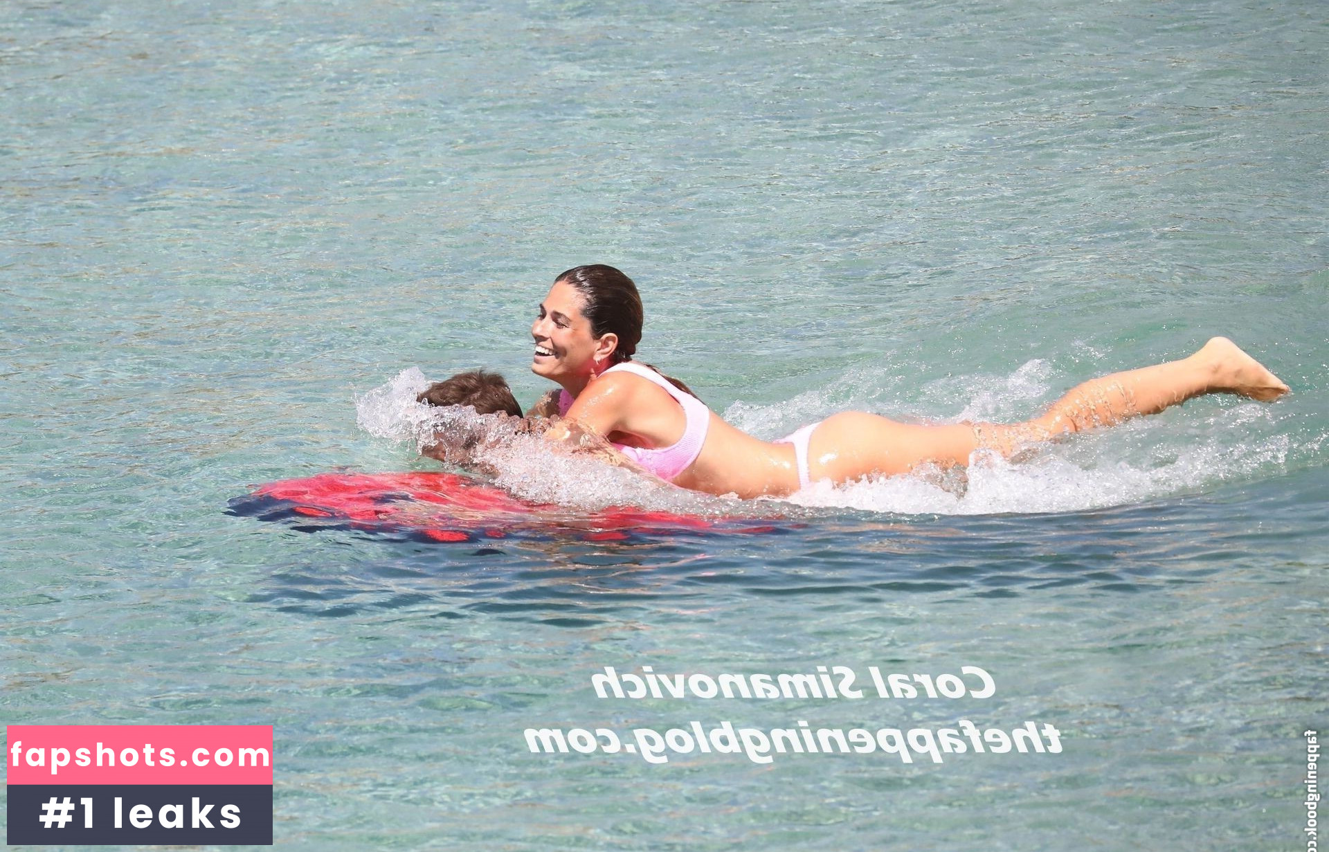 Coral Simanovich gallery photo #32