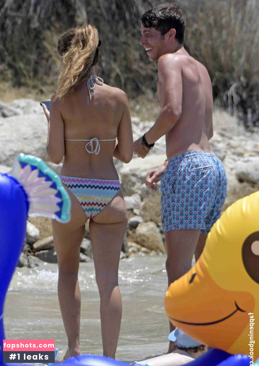 Coral Simanovich gallery photo #100