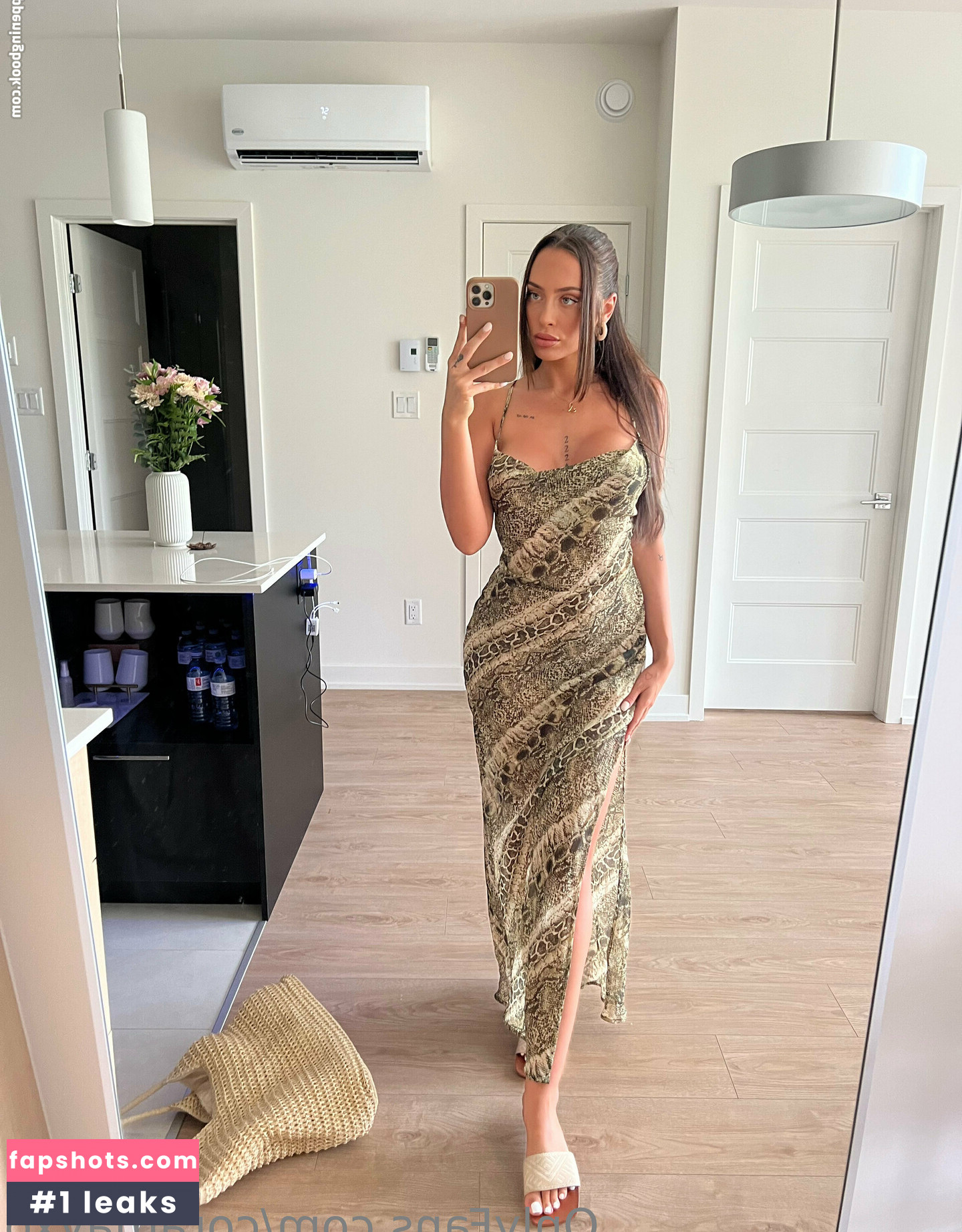 CoraMaay gallery photo #23