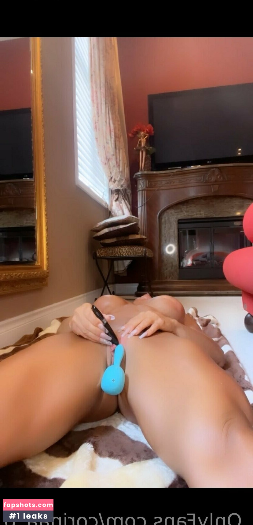 Corinaa_B nude babe gallery