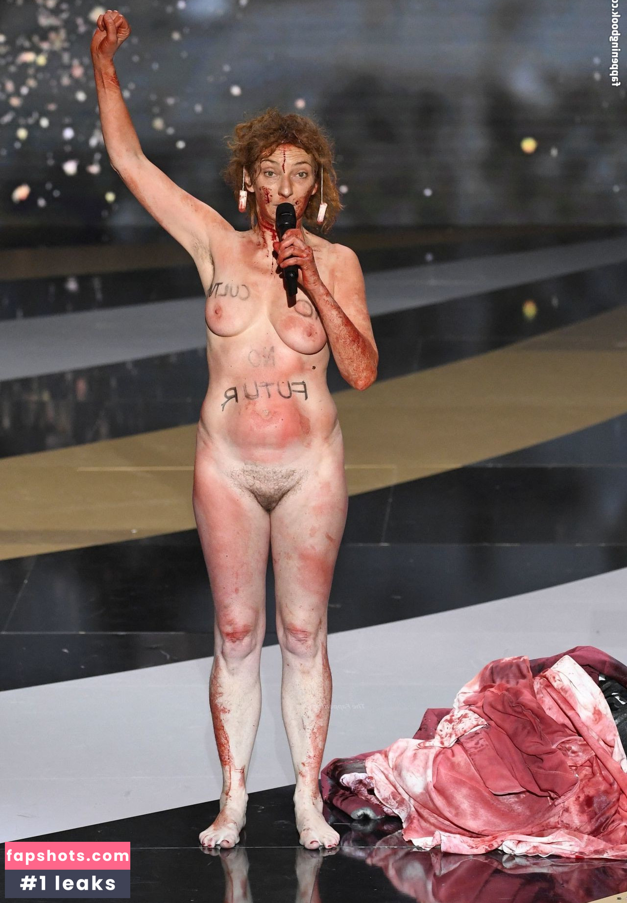 Corinne Masiero gallery photo #4