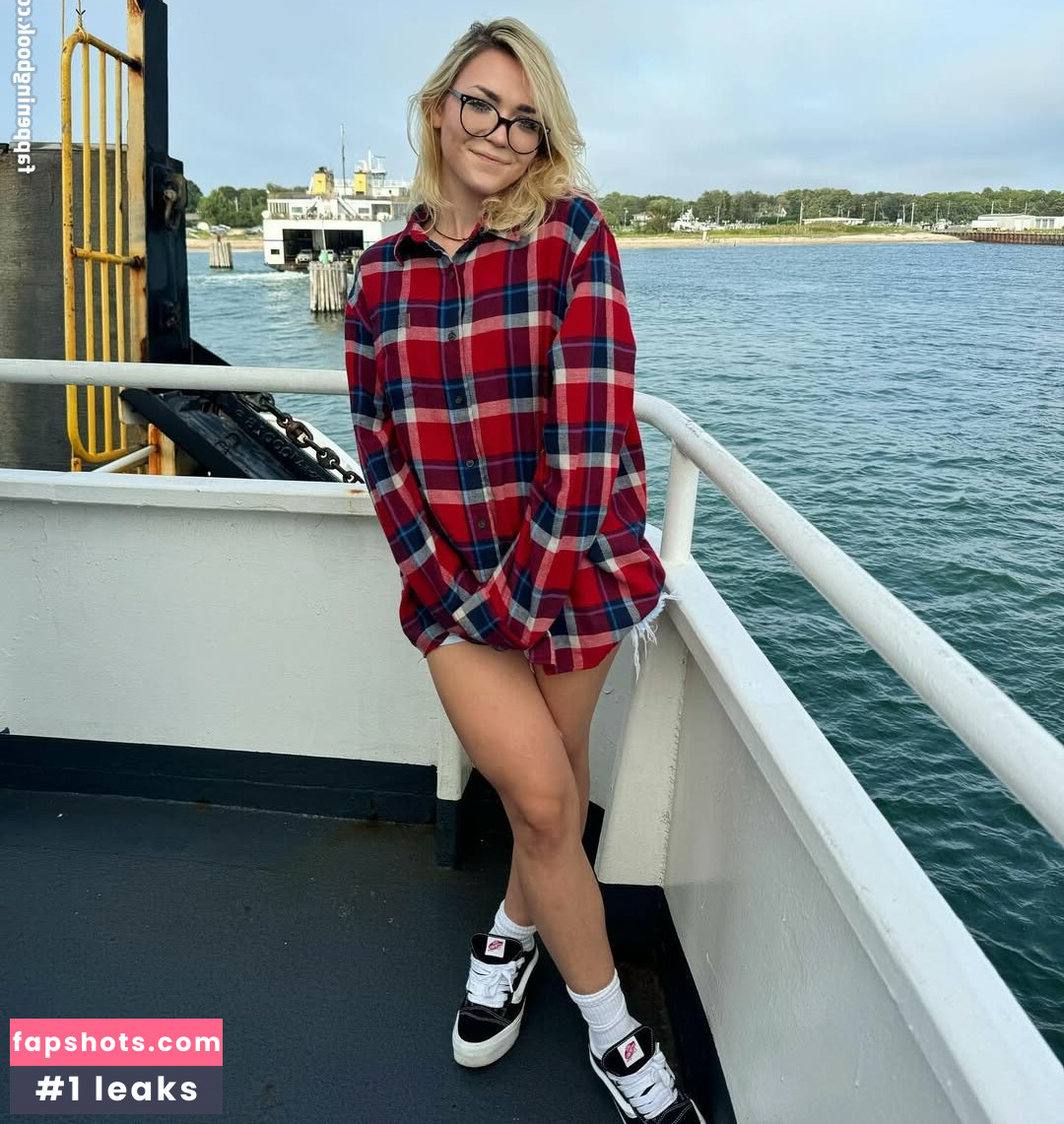 Corinne Sophie gallery photo #2