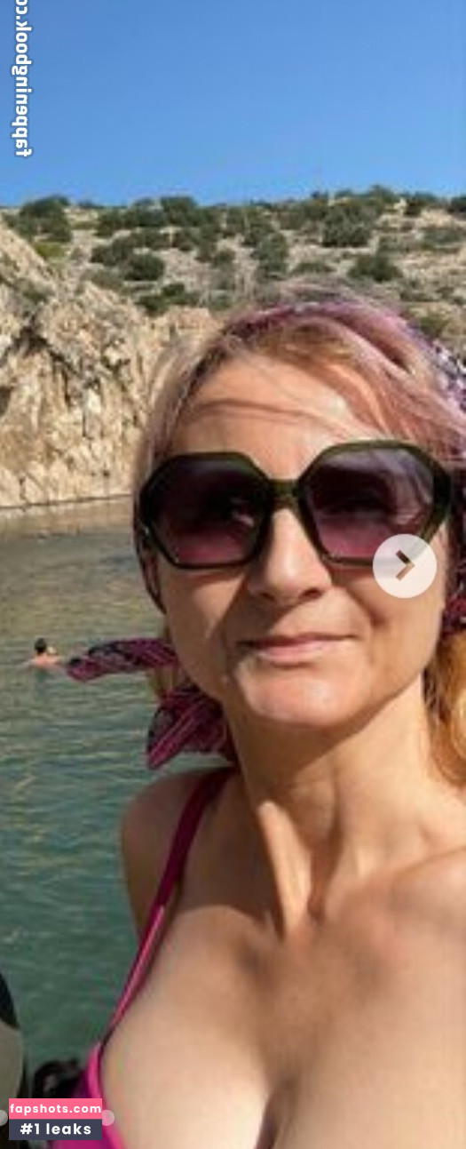 Corrinne Wicks gallery photo #8